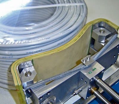 Applicazione etichette su superficie curva con applicatore Wrap
