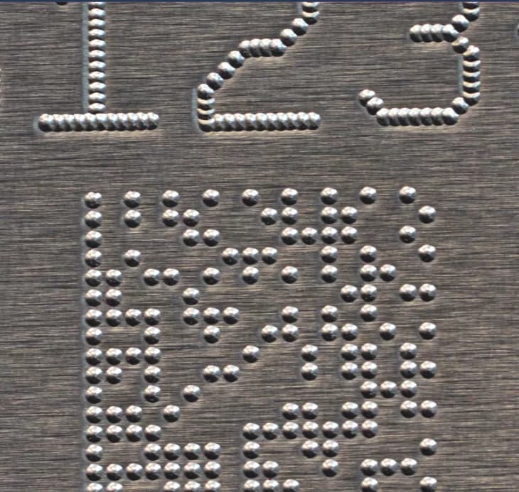 Marcatura con punzonatrice benchmark 320 data matrix