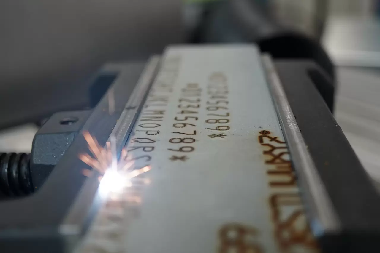 Apex Telesis Laser FIbra 200 W Marcatura Profonde numeri di serie